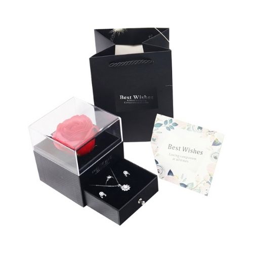 Konservierte Rose mit Halskette