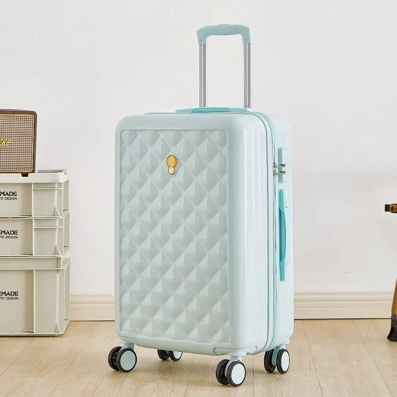 Resväska i ABS+PC, tystgående hjul och kombinationslås