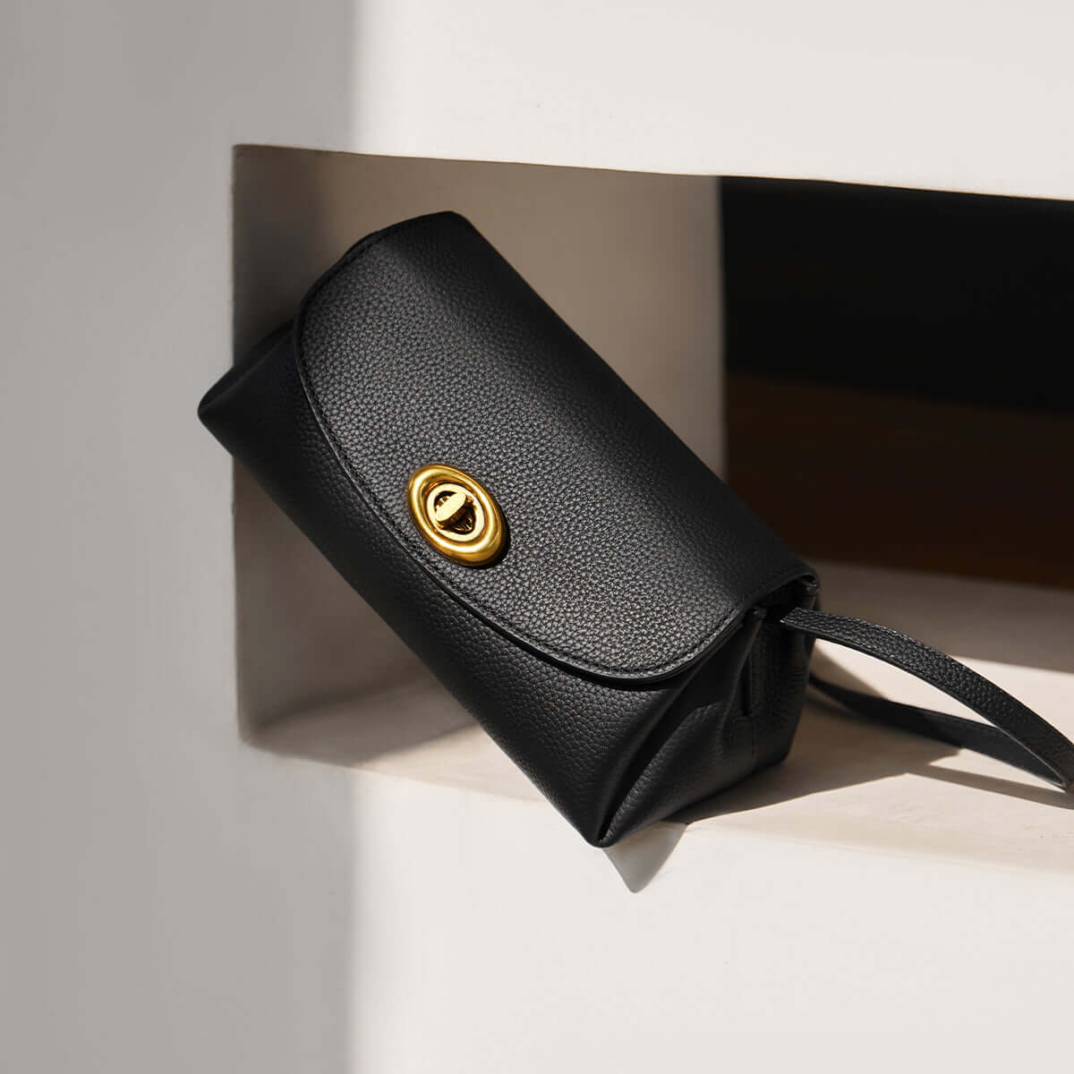 Baguette Twist Lock Leather Shoulder Bag-2