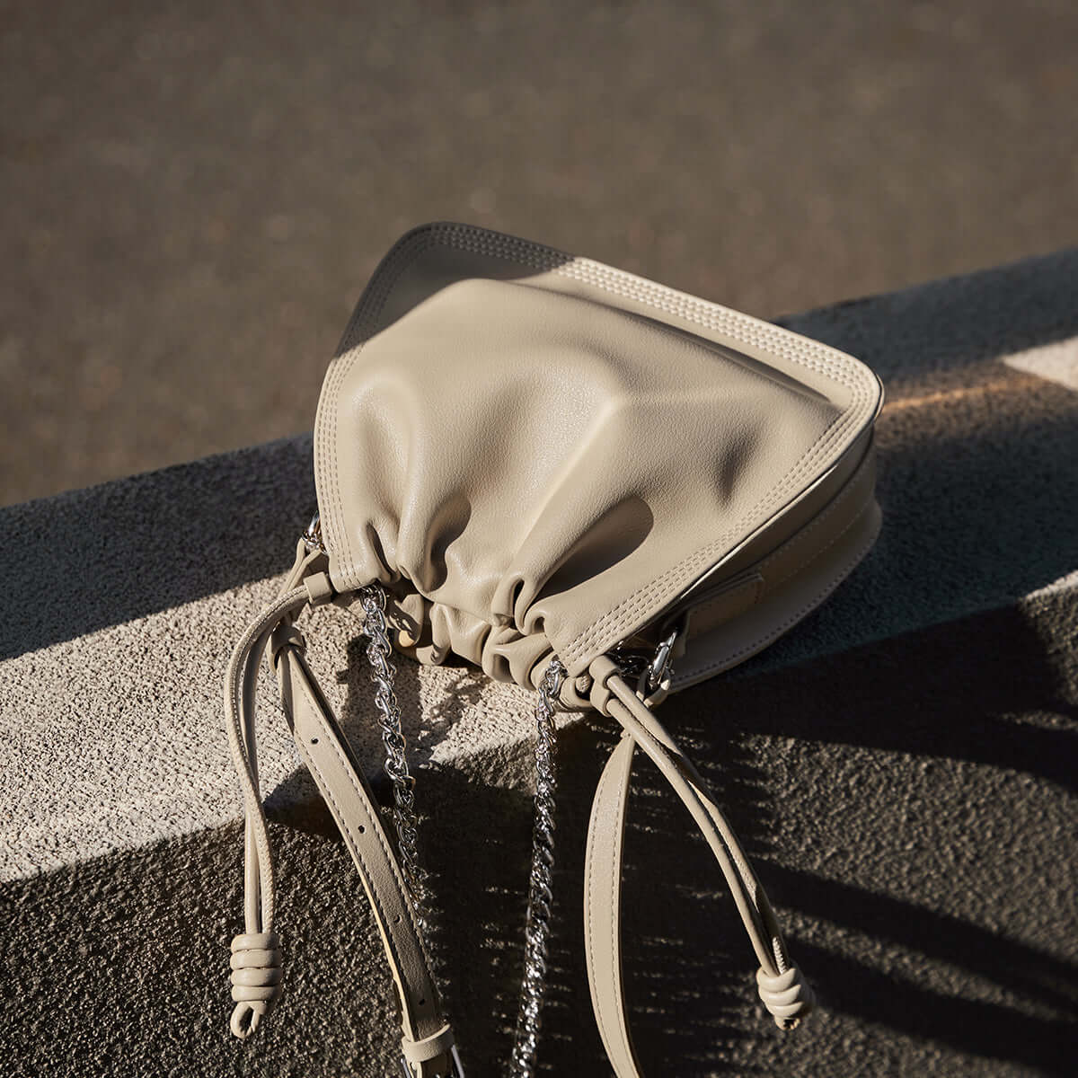 Chain Strap Drawstring Leather Bucket Bag-4