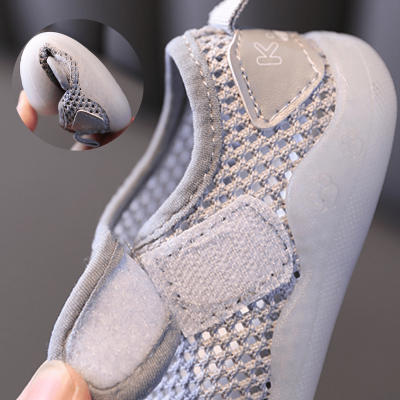 Halkfria och ergonomiska barfotaskor för småbarn