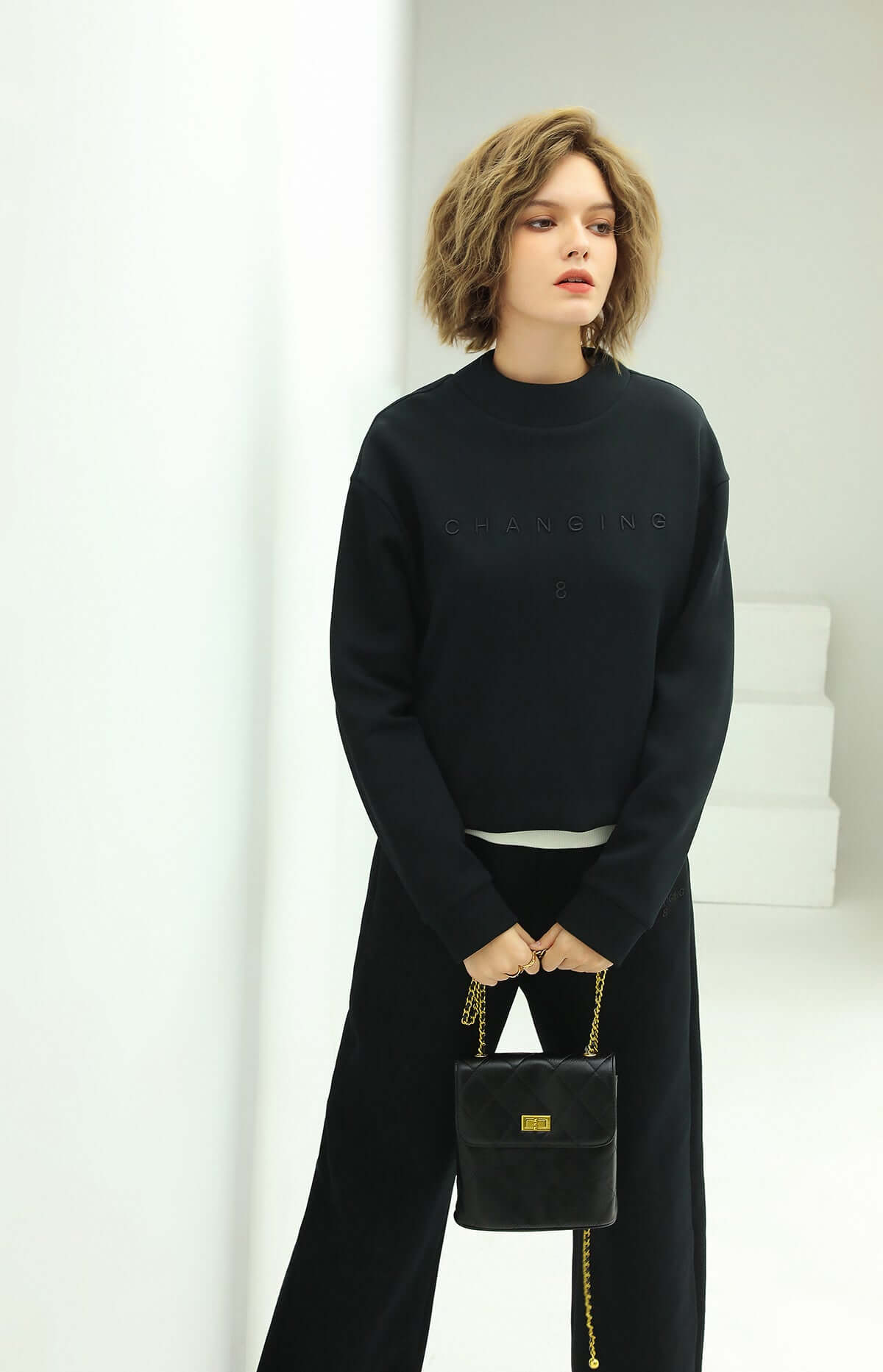 Minimalistic Long-Sleeved Sweater-1