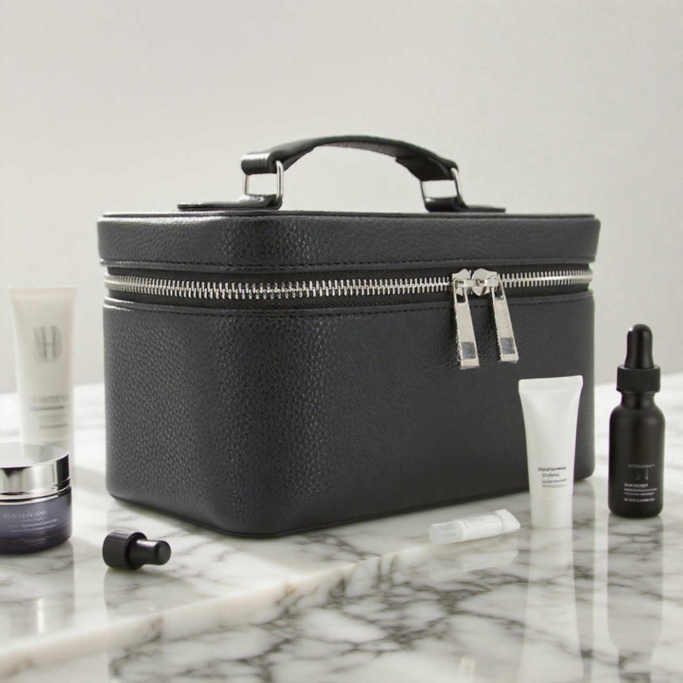 Necessär i läderlook, lätt att rengöra