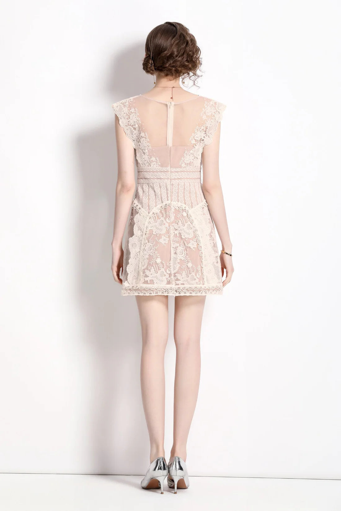 Süßes, figurbetontes Minikleid mit Blumenmuster